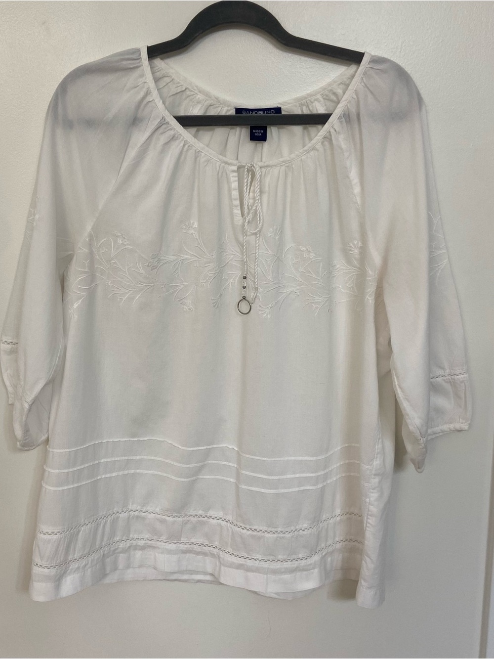 Bandolino Jeans Womens M White Embroidered Peasant Blouse Boho Tunic Top